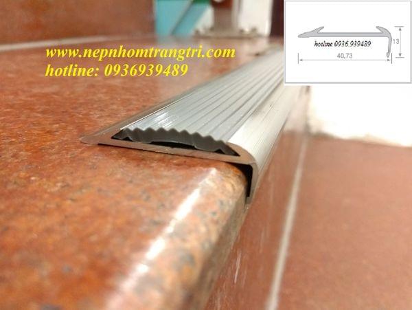 NẸP NHÔM CHỐNG TRƠN NLP8 nep cau thang nlp8 0