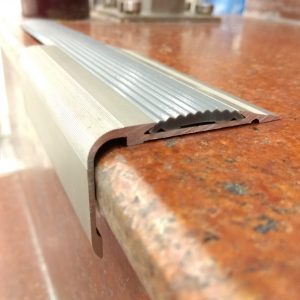 Nẹp cầu thang TL30