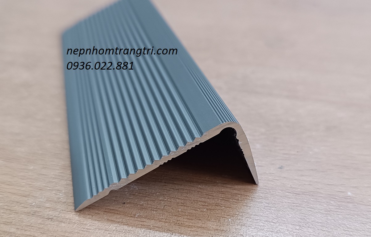 NẸP CHỐNG TRƠN CẦU THANG NLP25 nẹp chống trơn NLP25